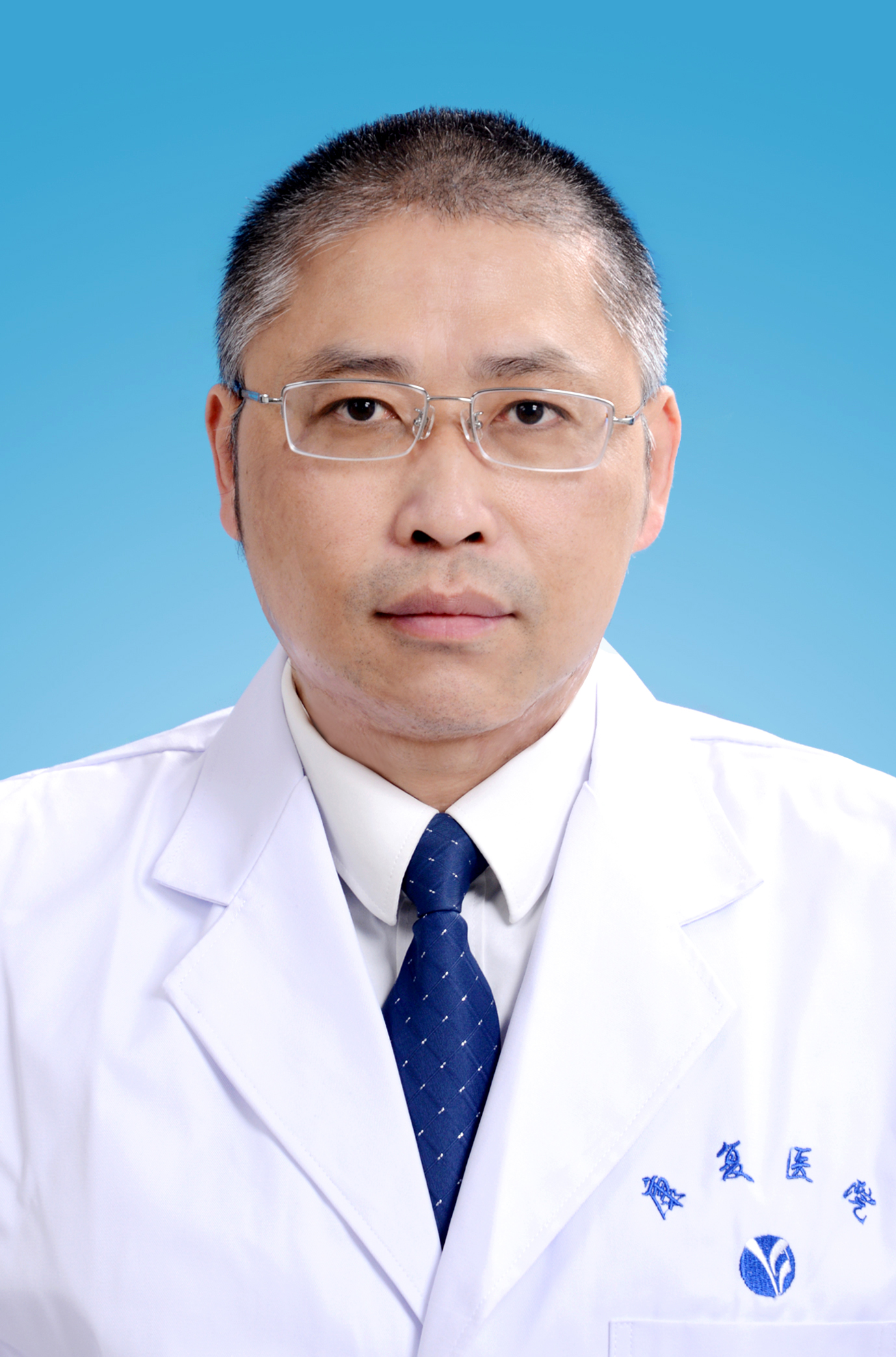 何偉